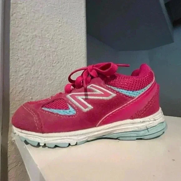New Balance 888 V2 Toddler Sz. 7.5 Athletic Shoes,Fuchsia - Picture 4 of 9